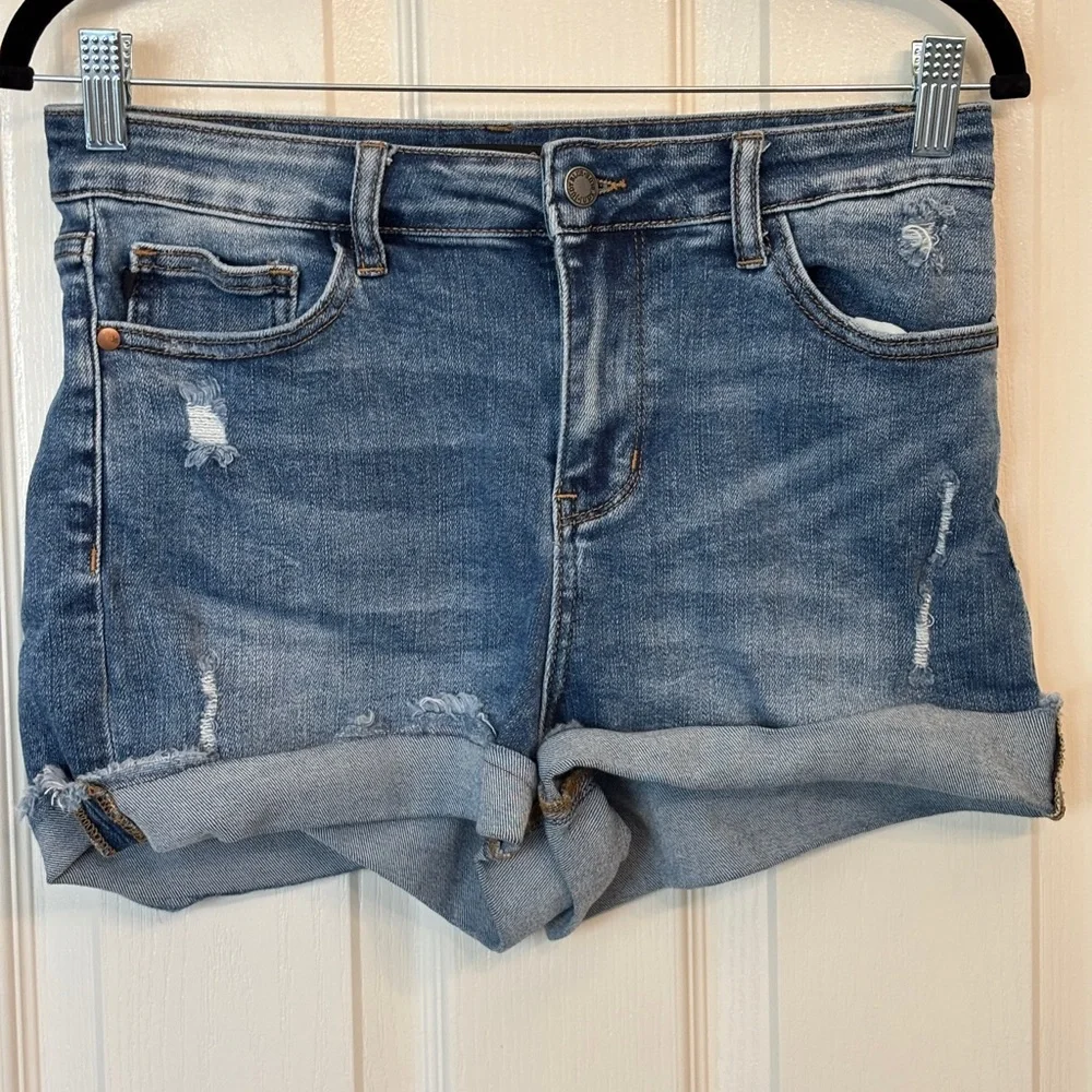 Judy Blue Distressed Denim Jean Shorts Women’s Size Medium Jeans Trendy - Picture 1 of 8